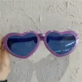 Uebergroesse lila Herz Sonnenbrille fuer Party, lustige Kostuem Brille, suesse Selfie Requisite. - Riesiges Herz / Lila