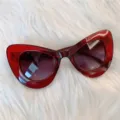 Rote Vintage Katzenauge Sonnenbrille Detailansicht, extravagante Retro kleine dreieckige Sonnenbrille. - Schmetterling - Weinrot