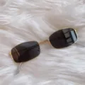 Vintage goldene Metallrahmen schmale rechteckige Sonnenbrille für Damen Y2K Streetstyle - Rechteckig - goldener Rahmen & schwarze Gläser