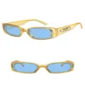 Detailansicht von Vintage schmalen Rechteck Sonnenbrillen mit bernsteinfarbenen Rahmen blaue Gläser. - Gelber Rahmen Blaue Gläser