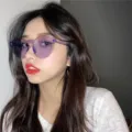 Stylische rahmenlose Sonnenbrille in Lila, Jelly-Look Retro Cat-Eye Stil für trendigen Look. - Ovales Monoglas Helllila