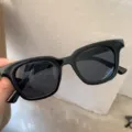 Schwarze Retro quadratische Sonnenbrille für Damen, dicker Rahmen Vintage Cat-Eye Brille - Kleiner quadratischer Rahmen mit schwarzen Gläsern