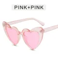Rosa Glitzer Herz Sonnenbrille Detailaufnahme mit süßem Harajuku Stil Rahmen und getönten Gläsern. - Transparent Rosa / Rosa