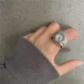 Retro silberne Uhr Ring vintage kreative Metall Fingerring einzigartige Y2K Schmuck - Elastischer runder Uhrenring mit gestreiftem weißem Zifferblatt