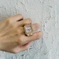 Retro quadratische Strass Ring Uhr, Vintage Y2K Stil Mode Accessoire für Damen und Herren. - Quadratische Drei-Augen-Uhr in Roségold