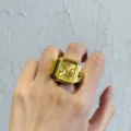 Goldener quadratischer Uhrenring Vintage Retro ästhetischer Fingeruhr Statement Schmuck - Vertikales Quadrat in Gold