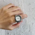 Vintage silberne quadratische Ringuhr Quarz analoge Fingeruhr für Damen Alltag - Schlichte quadratische Uhr in Silber mit weißem Zifferblatt