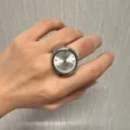 Silberfarbene Y2K Ringuhr im Vintage-Stil mit bunten Strasssteinen und Quarzwerk - Silber Bunte Zirkonia