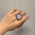 Silberne quadratische Ringuhr mit rosafarbenem Zifferblatt, Vintage Y2K Fingeruhr für Damen. - Vier Nieten Silber Rosa Zifferblatt