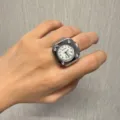 Viereckiger Zifferblatt Ring Uhr Silber Metall Weißes Gesicht Strass Fingeruhr Accessoire - Vier Nieten Silber Weiß Zifferblatt