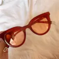 Rote ovale Sonnenbrille für Damen, trendige Retro-Brille mit orangen Gläsern und Metalldetails. - Blutrotes Oval