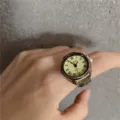 Vintage Römische Ziffern Quarz Ring Uhr für Herren und Damen, Retro Messing Fingeruhr. - Bronzefarbene Runde Uhr