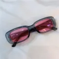 Modische graue Rechteck-Sonnenbrille mit rosa Gläsern für Damen, trendiger Streetwear-Look. - Gelee Quadratrahmen Grau Rahmen Rosa Gläser