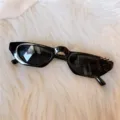 Schwarze schmale Cat-Eye Sonnenbrille fur Damen, trendige Y2K Vintage Stil Mode. - Metallring in Schwarz