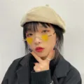 Chic kleine herzförmige Sonnenbrille mit Goldgestell und gelben Gläsern für Damen. - Mini-Herz - Goldener Rahmen & gelbe Gläser