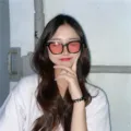 Klobige schwarze Sonnenbrille mit rosa Gläsern, Retro-Quadratdesign für Damen und Streetwear. - Kleines Quadrat - rote Gläser