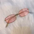 Retro Metall Sonnenbrille mit quadratischem Rahmen und rosa Gläsern für Damen und Herren. - Rechteckige Box / Rosa