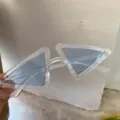 Transparenter Rahmen blaue Gläser dreieckige Sonnenbrille, modische Katzenaugen Brille. - Schräges Dreieck - Transparente Blaue Gläser