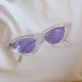 Transparente Katzenaugen-Sonnenbrille mit lila Gläsern, modische Retro-Punk-Brille. - Dreieck Transparenter Rahmen Lila Linse