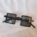 Schwarze Vintage-Sonnenbrille für Damen, extravagante Retro-Quadrat-Brille, cooler Trend. - Quadratisch - schwarzer Rahmen & schwarze Gläser