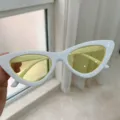 Retro Katzenauge Sonnenbrille mit weissem Rahmen und gelben Glaesern fuer Damen - Weißes Gestell mit gelben Gläsern