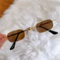Retro kleine eckige Metall Sonnenbrille mit braunen Gläsern, stilvolle Vintage Brille für den Alltag. - Mini-Eckbrille mit braunen Gläsern