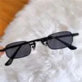 Retro kleine rechteckige Metallsonnenbrille für Damen und Herren, Vintage Streetwear. - Mini-Eckbrille - Ganz Schwarz