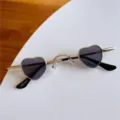Retro kleine herzförmige Metallrahmen Sonnenbrille für Damen Streetwear Party Brille. - Mini Herz Goldrahmen Schwarze Linse