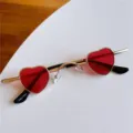 Retro mini rote herzförmige Sonnenbrille, schicker Metallrahmen Sonnenbrille für Damen. - Mini-Herz - Goldener Rahmen & rote Gläser