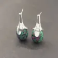 Boucles d'oreilles pendantes en pierre naturelle boheme avec capuchon en metal argente. - Rubis sur Zoïsite Naturel