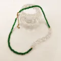 Gros plan détaillé de la conception de collier en aventurine verte et cristaux clairs. - Style Aventurine (DA105101) / Vert