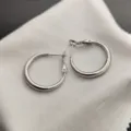 Boucles d'oreilles créoles minimalistes argentées pour femme, bijoux cercle métal lisse. - Petit Diamètre 25mm / Argent
