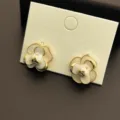 Boucles d'oreilles camélia rétro à trois couches émail élégante mode variante bijoux. - Blanc Cassé