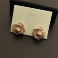 Boucles d'Oreilles Clous Fleur Camélia Émail Rose Doré Style Rétro Élégant Bijoux - Rose