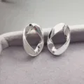 Boucles d'oreilles ovales torsadées en métal argenté minimaliste, clous géométriques chics. - Argent 3