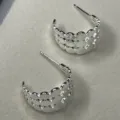 Boucles d'oreilles créoles en argent à disques multicouches, design bijoux minimaliste. - Style Anneaux Multi-couches en C / Argent