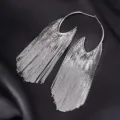 Boucles d'oreilles créoles longues franges argentées pour femmes, design vacances chic. - Argent