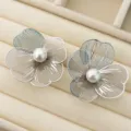 Élégantes boucles d'oreilles fleur creuse perle pour femme, bijoux chic ton argenté. - Argent