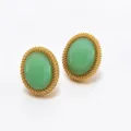 Boucles d'oreilles clous pierre verte dorée tressée détail, bijoux élégants style chic. - Vert