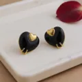 Élégantes boucles d'oreilles cœur noir et or pour femmes, bijoux design chic tendance. - Agate noire