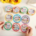 Niedliche runde Aufkleber und Geschenkdosen zum Lehrertag mit schoenem Cartoon-Design. - Rund 6 Stück/Packung (Durchmesser 7.5cm) / Schöne Feiertage