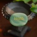 Pierre de force aventurine verte gravée Health pour la méditation et le bien-être. - Santé