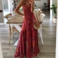 Elegante vestido largo bohemio con cuello en V y estampado floral rosa intenso para el verano - S / Vestidos / Rojo