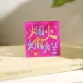 Rosa quadratischer Kühlschrankmagnet mit chinesischem Text, süße Deko für die Küche. - Brillantes Feuerwerk