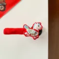 Roter gestrickter Türgriffschutz für das Jahr des Pferdes Neujahr festliche Hängedekoration - Glück zu Pferd Stil