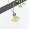 Catena clavicolare in acciaio dorato con cuore in cristallo multicolore e ciondolo labbra zin. - Stile Labbro (XL2606-363)