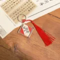 Chinesischer Kalligraphie Schlüsselanhänger mit Quaste, Vintage Glücksbringer Autodeko Geschenk. - Prächtige Zukunft / Mit Roter Quaste