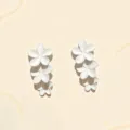 Orecchini pendenti a fiore bianco da donna, gioielli floreali eleganti per feste. - Bianco