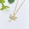 Squisita collana con ciondolo libellola in acciaio dorato e zirconi scintillanti da donna. - Stile Libellula (XL1200-025)