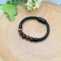Bracciale in pelle intrecciata nera da uomo con chiusura magnetica e perle in pietra. - Pietra Occhio di Tigre Giallo (XL0931-6)